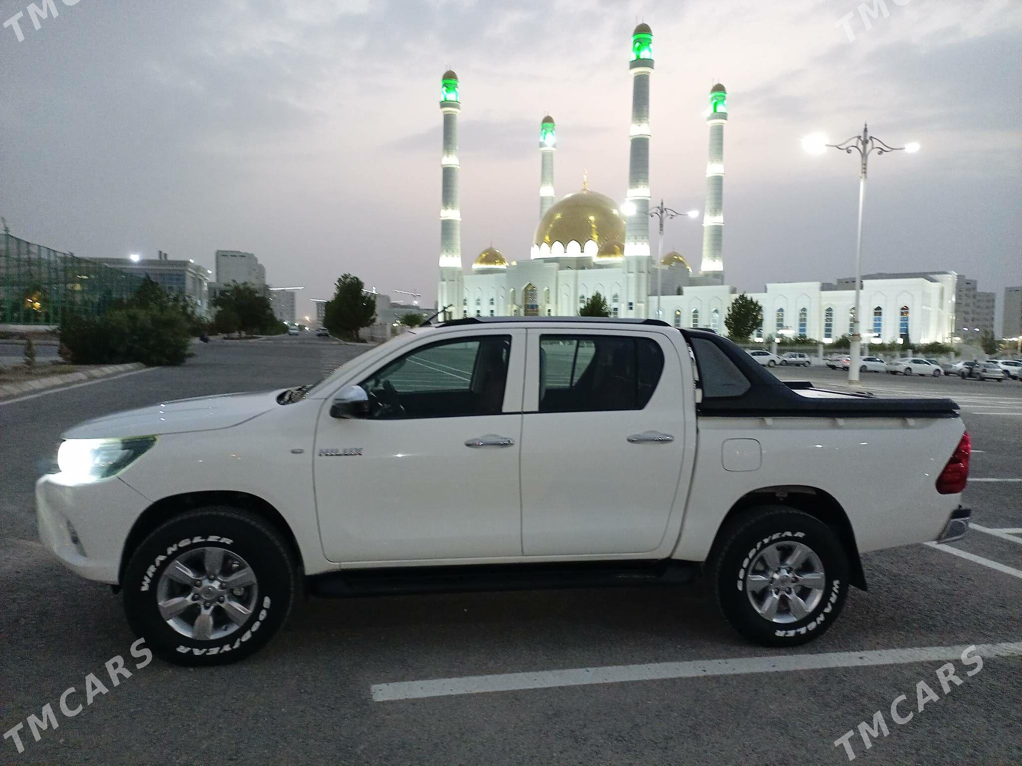 Toyota Hilux 2022 - 560 000 TMT - Ашхабад - img 2