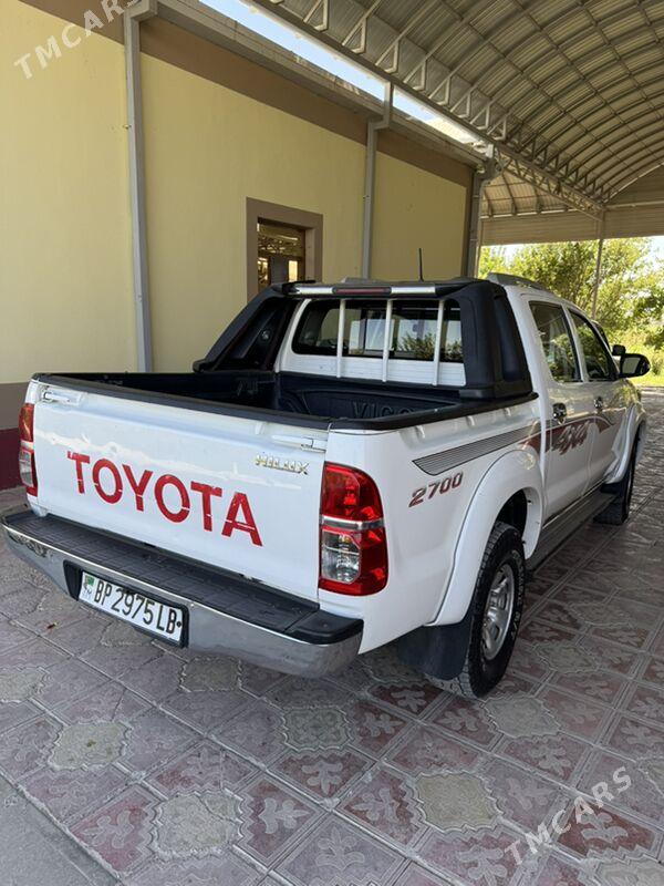 Toyota Hilux 2014 - 299 000 TMT - Койтендаг - img 2