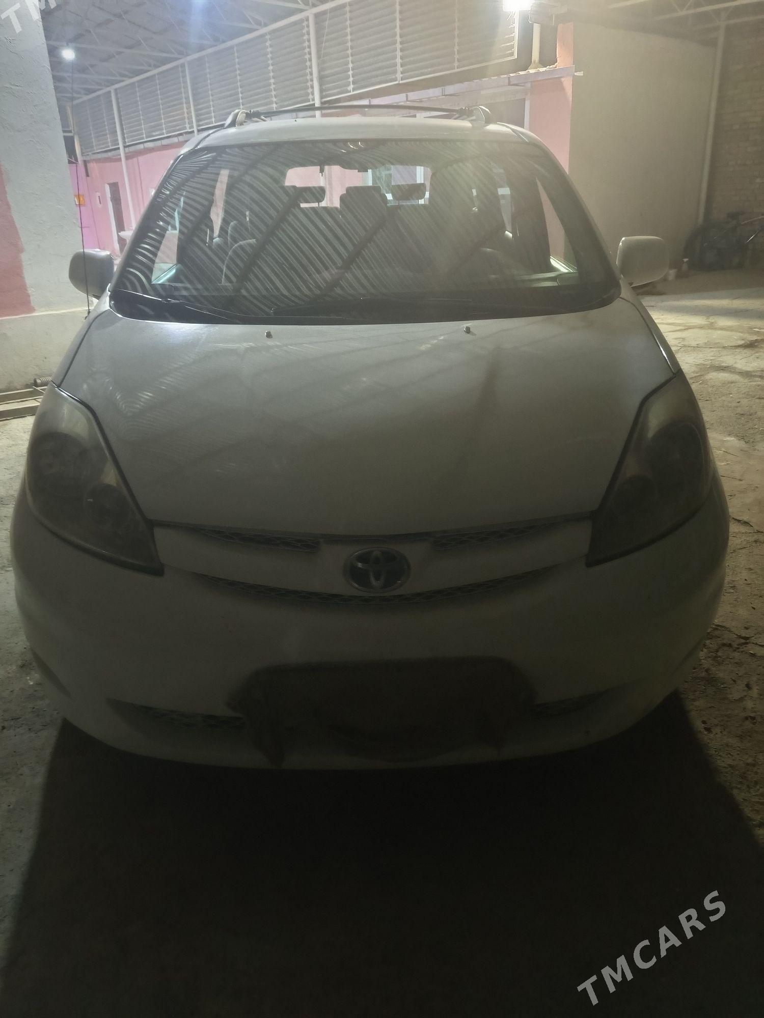 Toyota Sienna 2009 - 180 000 TMT - Bäherden - img 2