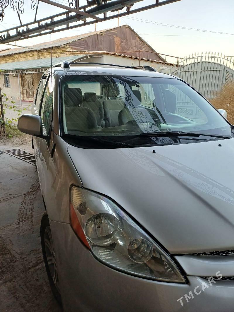 Toyota Sienna 2009 - 260 000 TMT - Шабатский этрап - img 3