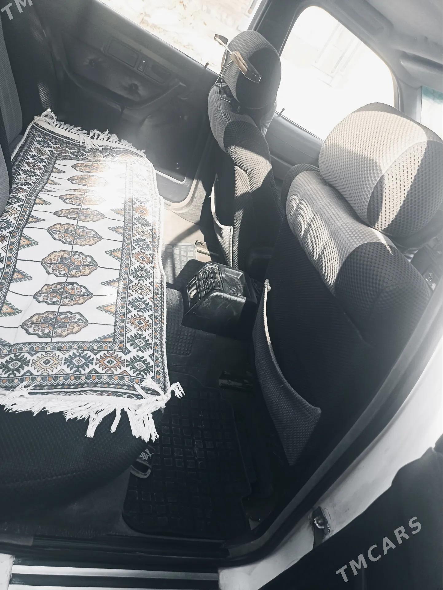 BMW 535 1992 - 50 000 TMT - Саят - img 9