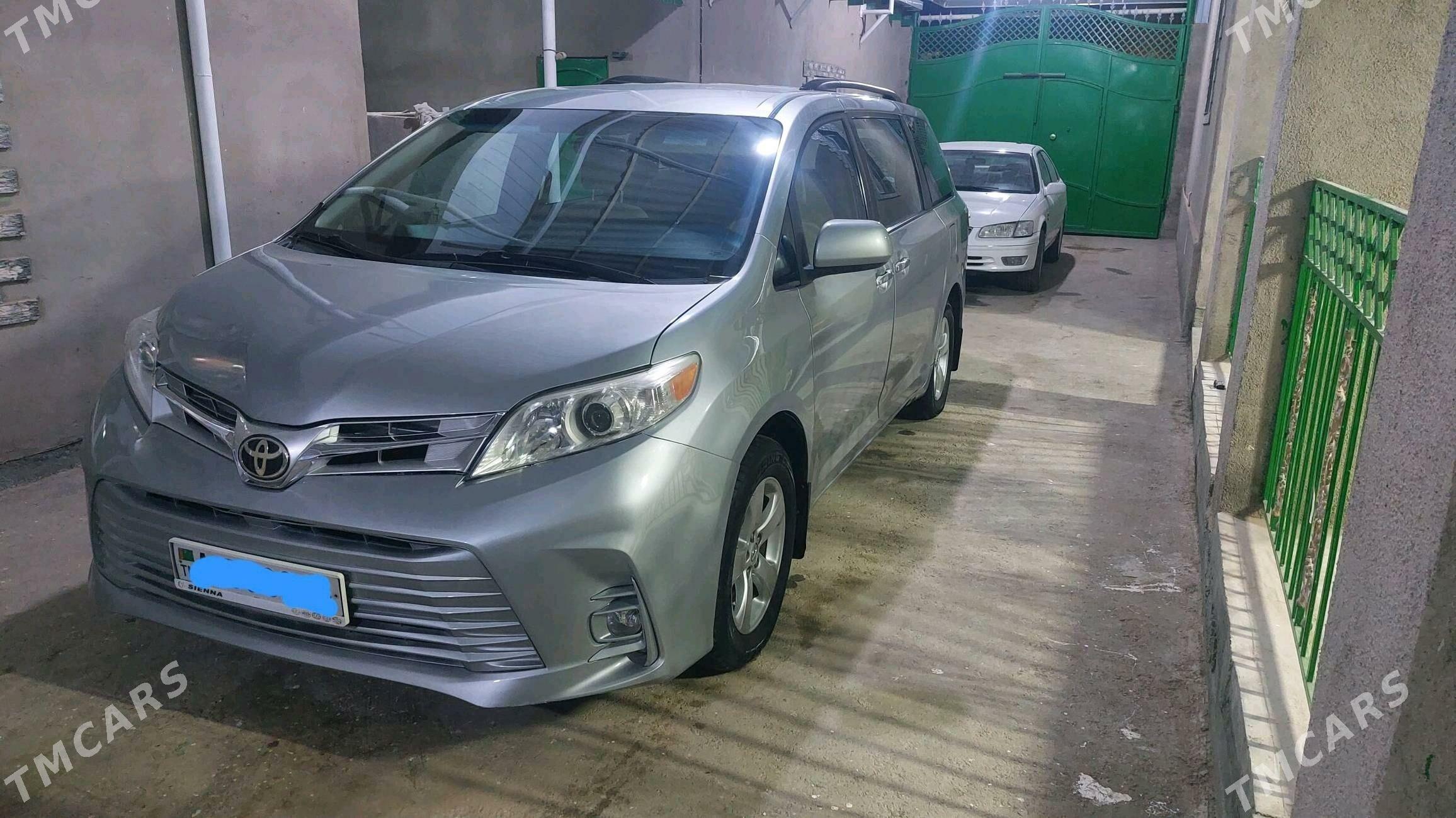 Toyota Sienna 2018 - 335 000 TMT - Теджен - img 6