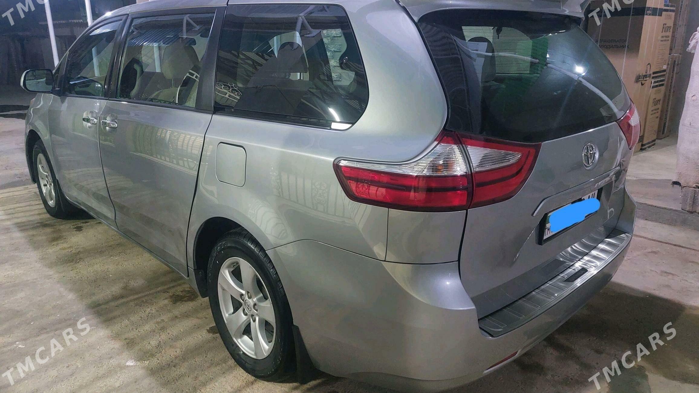 Toyota Sienna 2018 - 335 000 TMT - Теджен - img 5