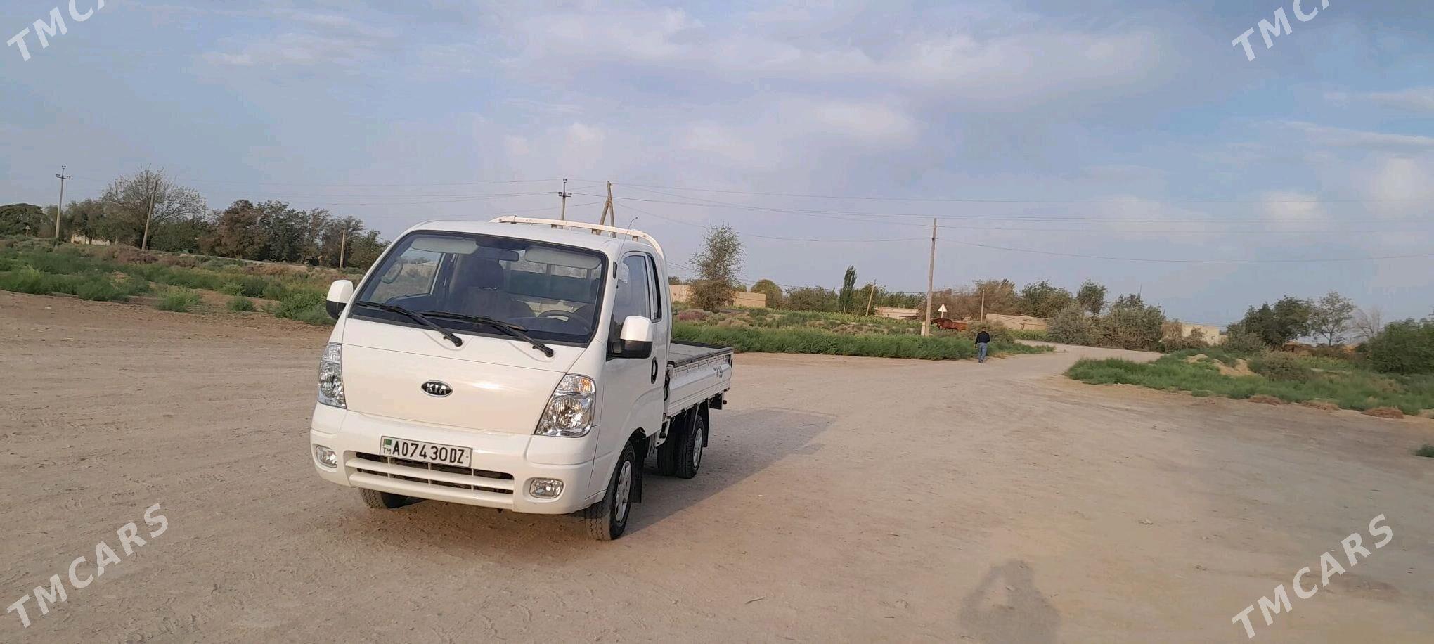 Kia Bongo 2011 - 200 000 TMT - Gurbansoltan Eje - img 3