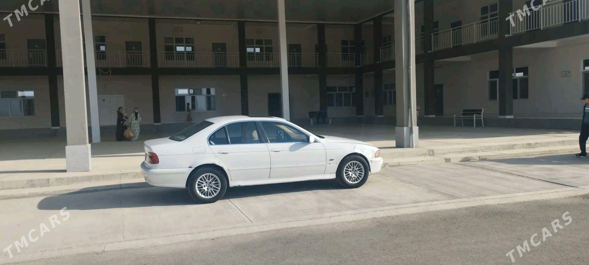 BMW E39 2002 - 75 000 TMT - Bäherden - img 1