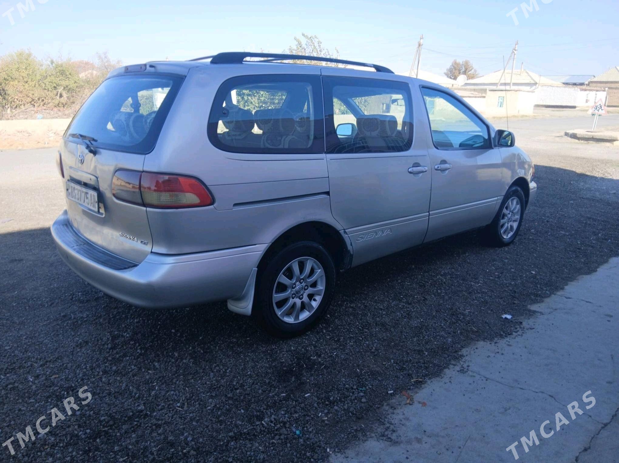 Toyota Sienna 2002 - 138 000 TMT - Bäherden - img 4