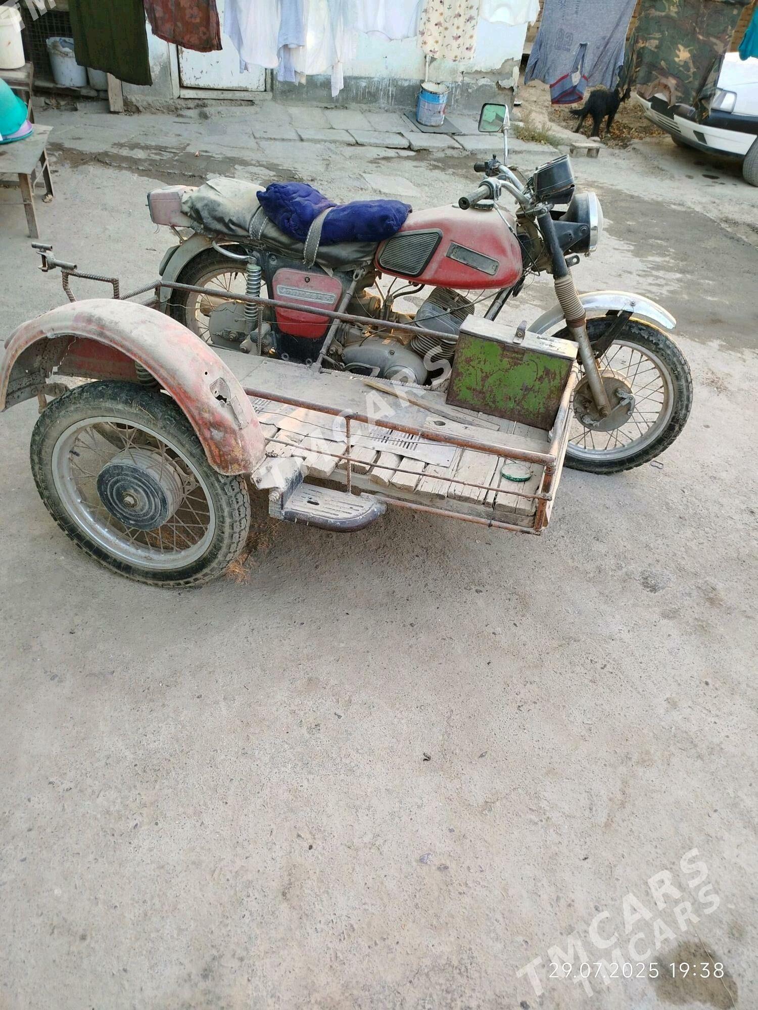 Iž Ýupiter 2015 - 5 000 TMT - Яшлык - img 3