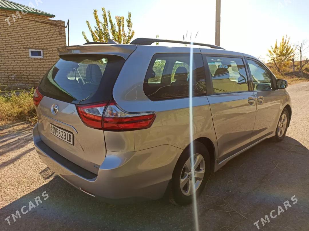 Toyota Sienna 2018 - 375 000 TMT - Дянев - img 9