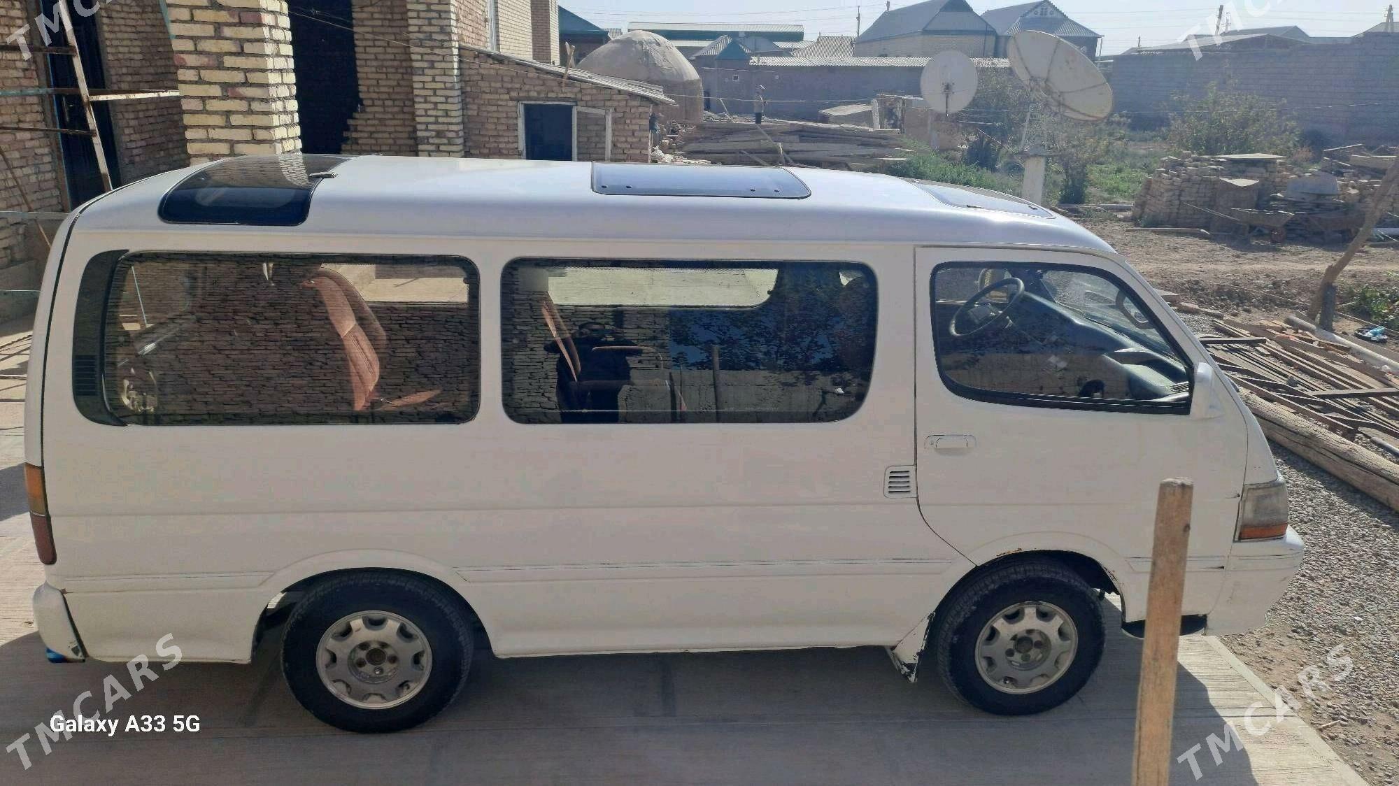 Toyota Hiace 1993 - 80 000 TMT - Теджен - img 4