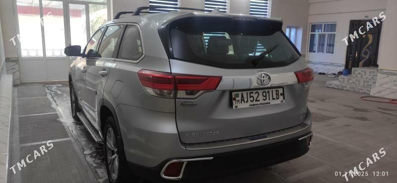 Toyota Highlander 2018 - 420 000 TMT - Туркменабат - img 2