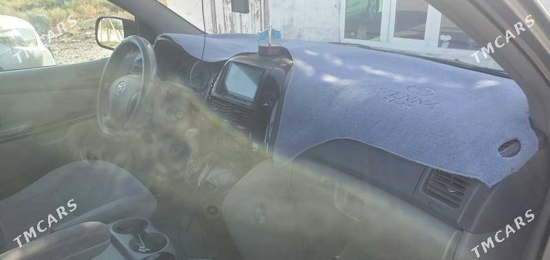 Toyota Sienna 2004 - 270 000 TMT - Мары - img 4