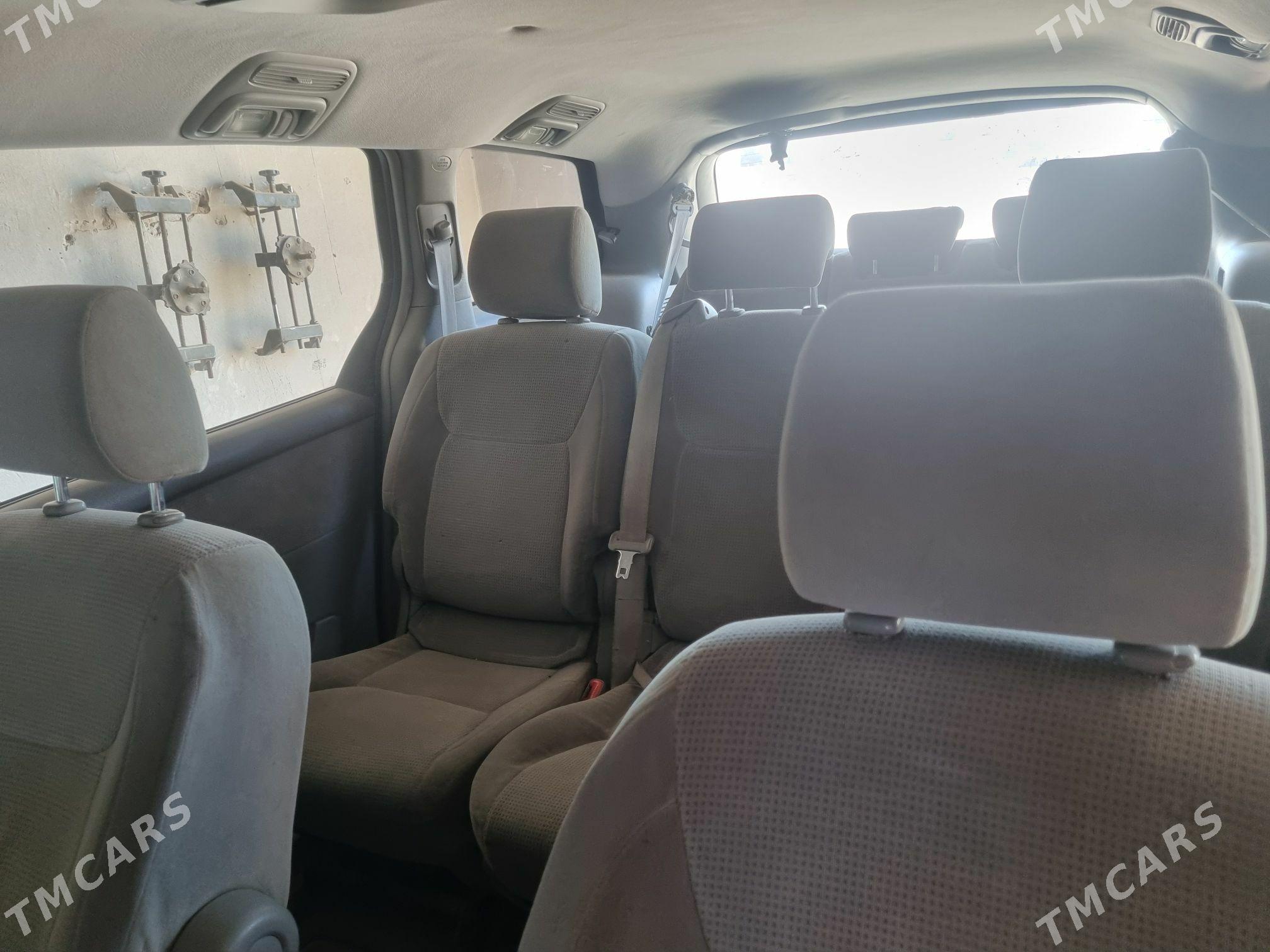 Toyota Sienna 2004 - 220 000 TMT - Кёнеургенч - img 3