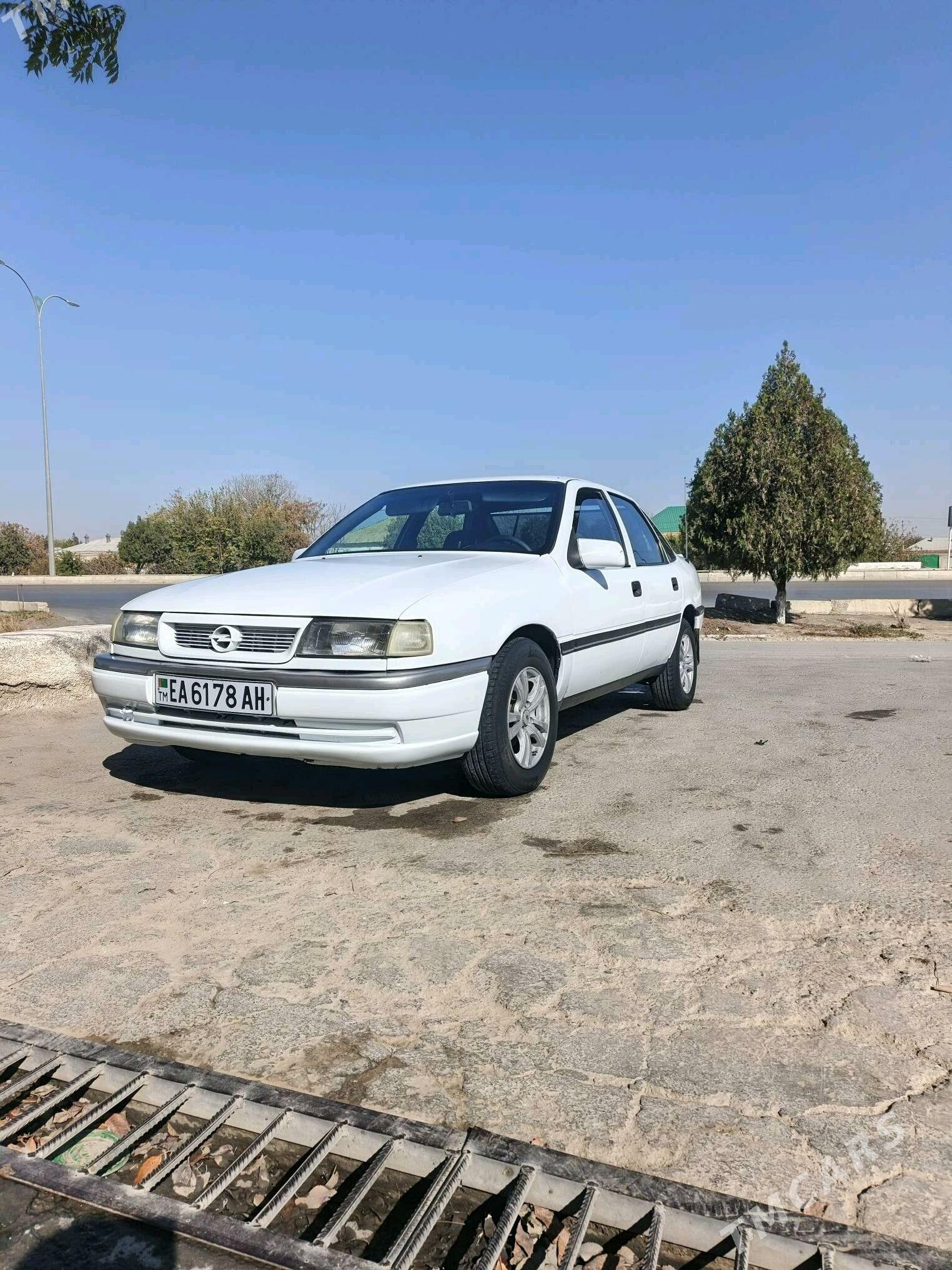 Opel Vectra 1990 - 44 000 TMT - Bäherden - img 1