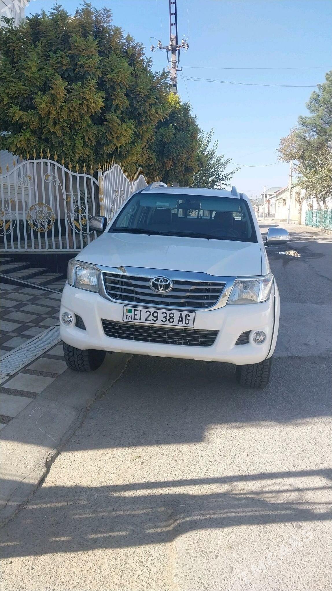 Toyota Hilux 2013 - 340 000 TMT - Ашхабад - img 2