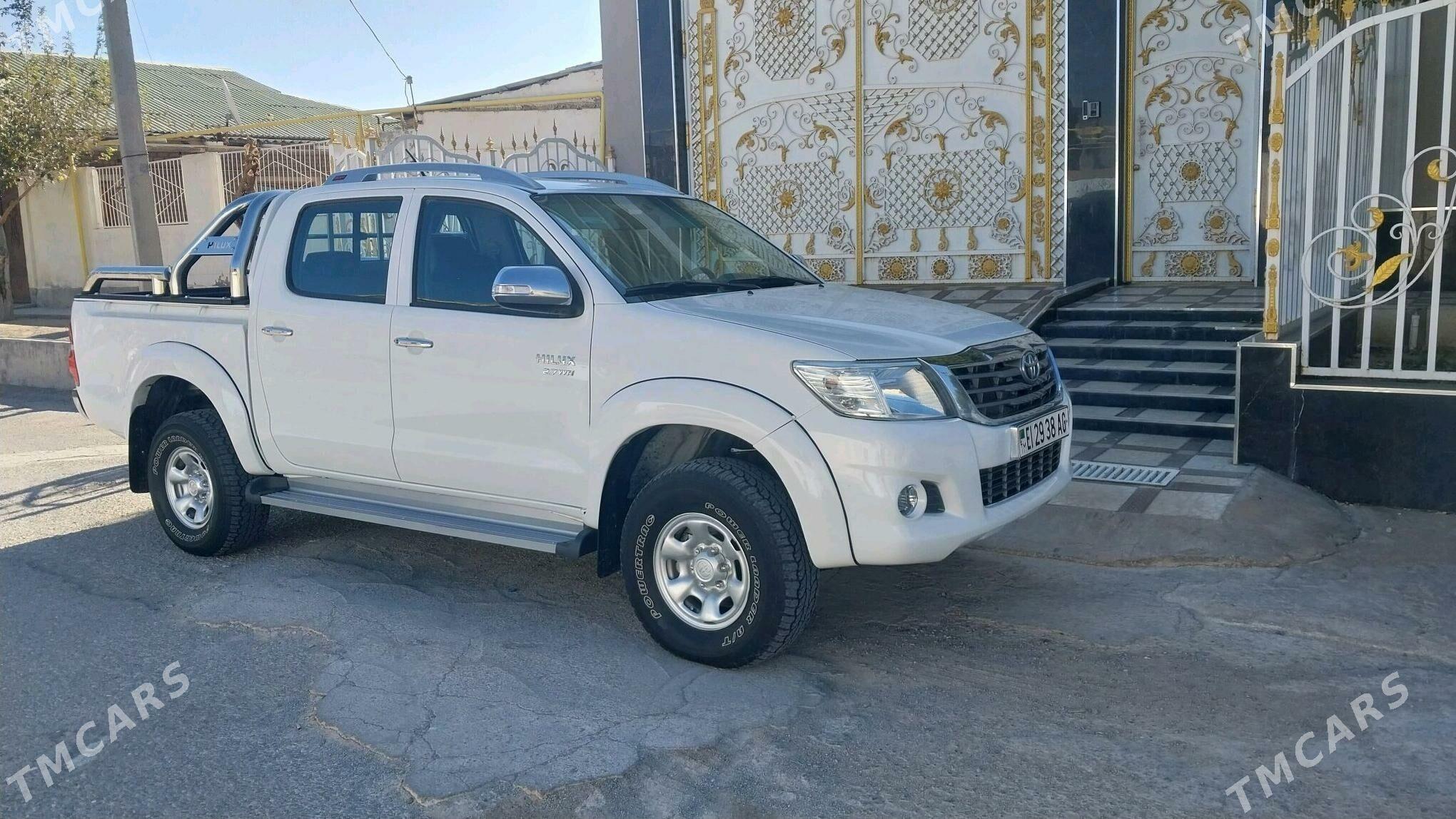 Toyota Hilux 2013 - 340 000 TMT - Ашхабад - img 1