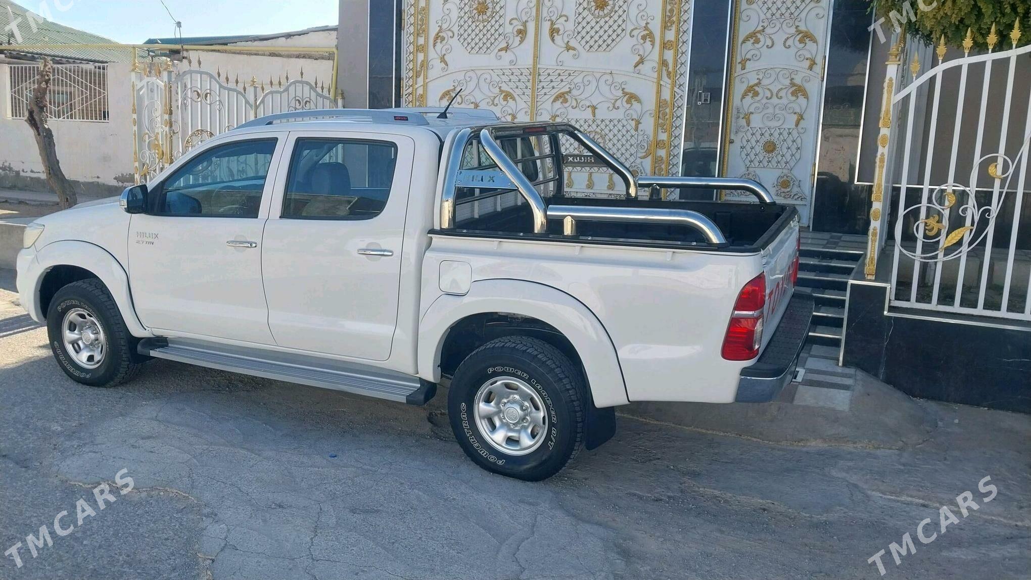 Toyota Hilux 2013 - 340 000 TMT - Ашхабад - img 4