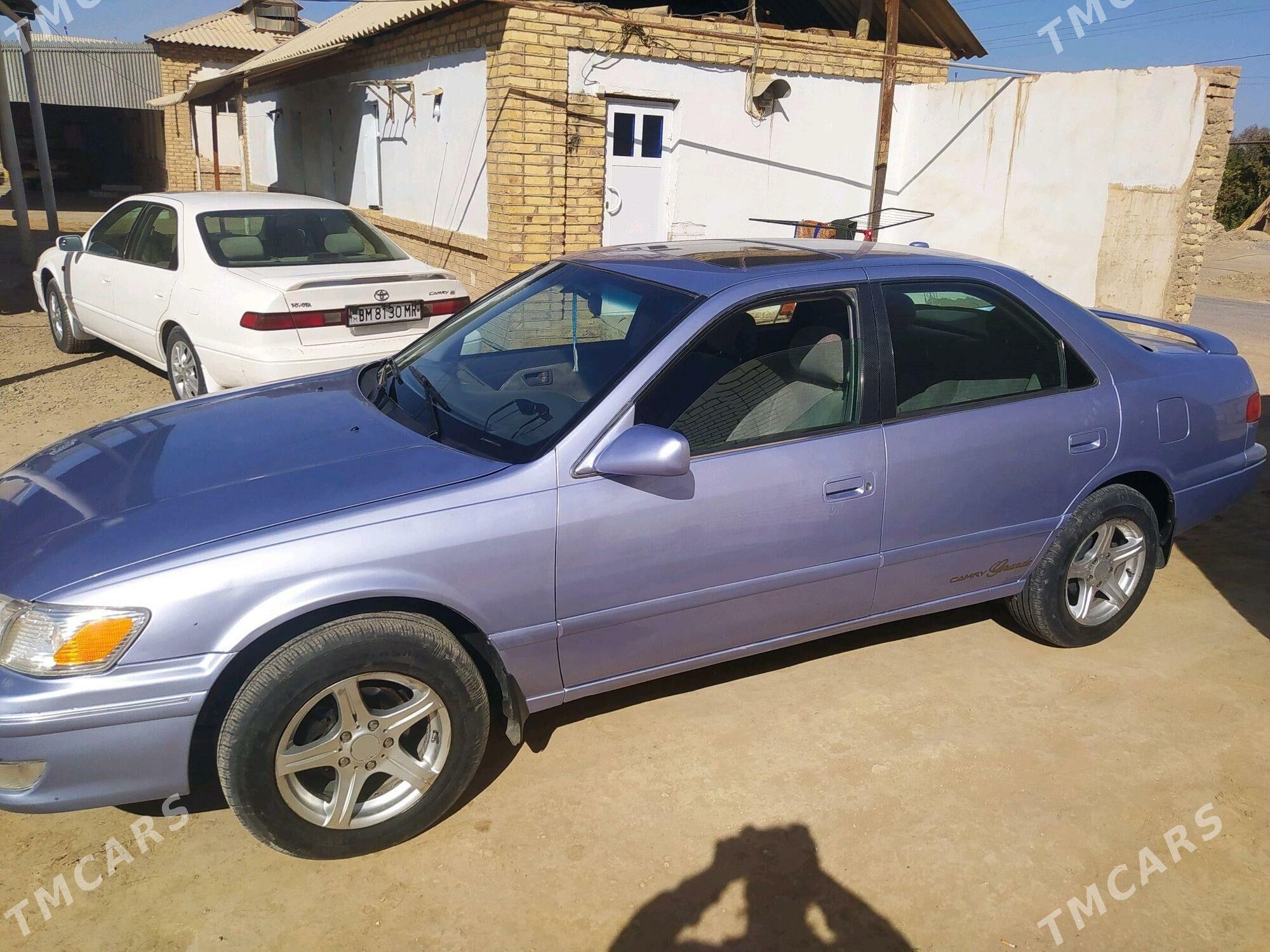Toyota Camry 1998 - 135 000 TMT - Мары - img 4