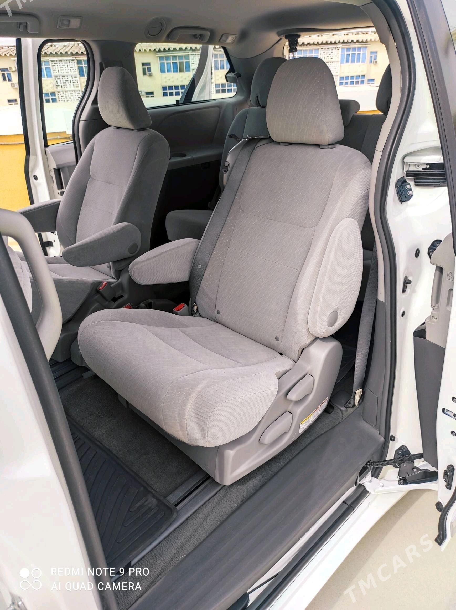 Toyota Sienna 2015 - 350 000 TMT - Мир 2 - img 6