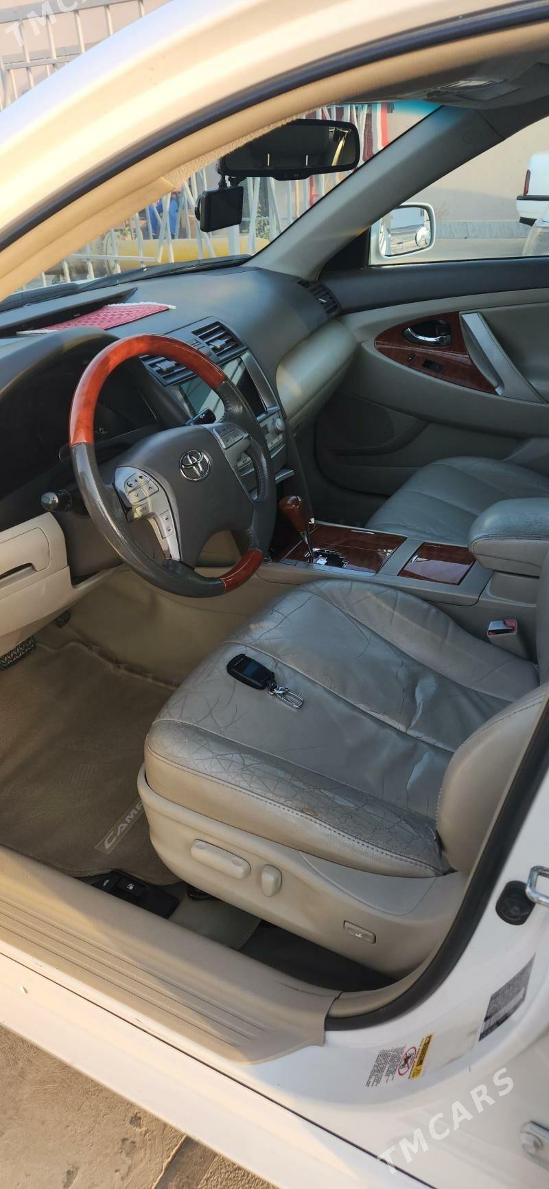 Toyota Camry 2010 - 230 000 TMT - Мары - img 4