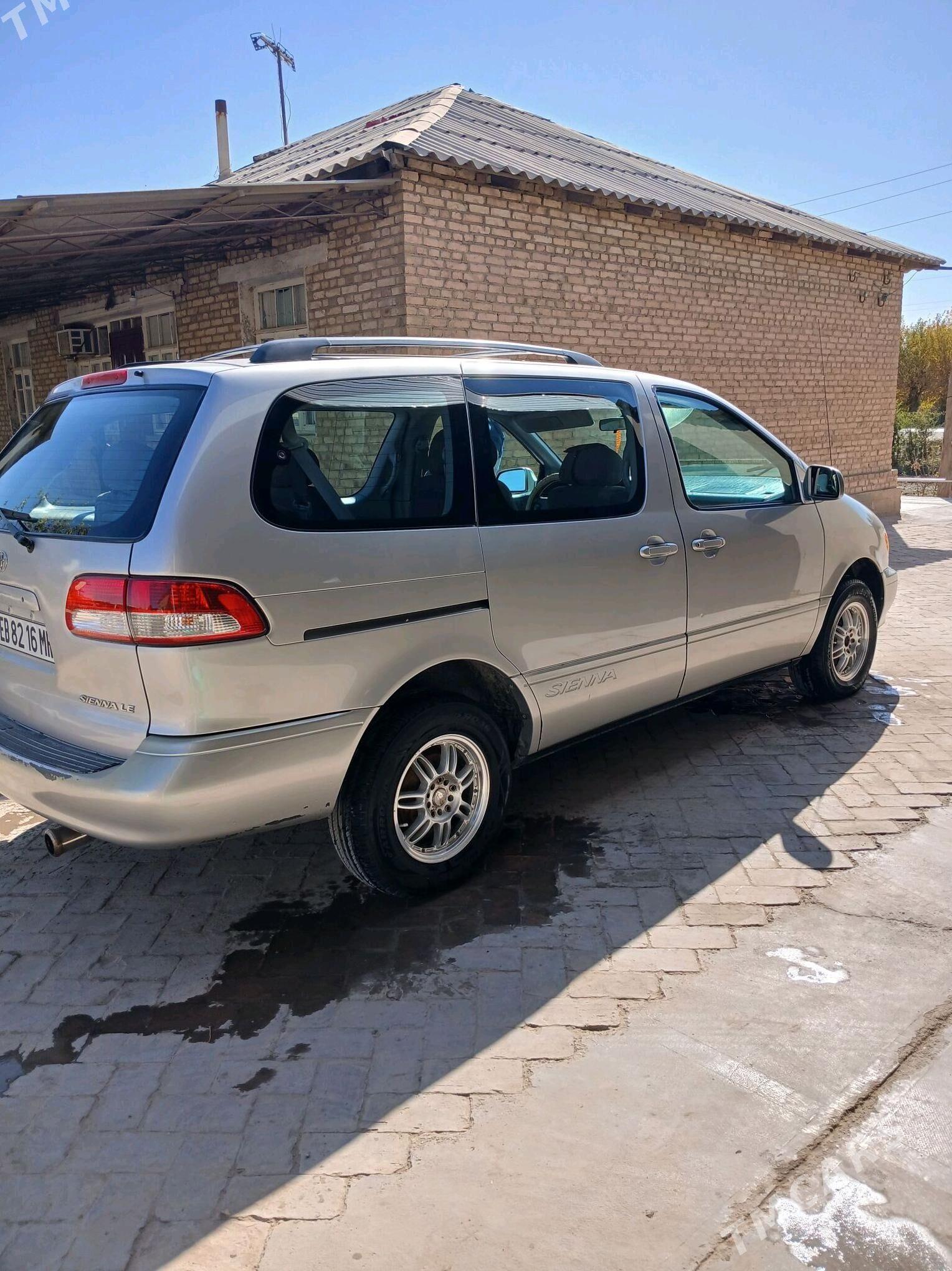 Toyota Sienna 2002 - 220 000 TMT - Туркменгала - img 2