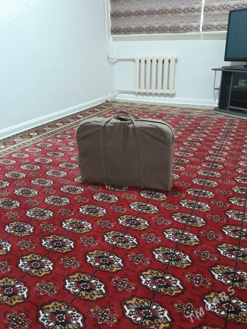 STOL. STUL - Sowetskiý köç. (Garaşsyzlyk şaýoly) - img 2