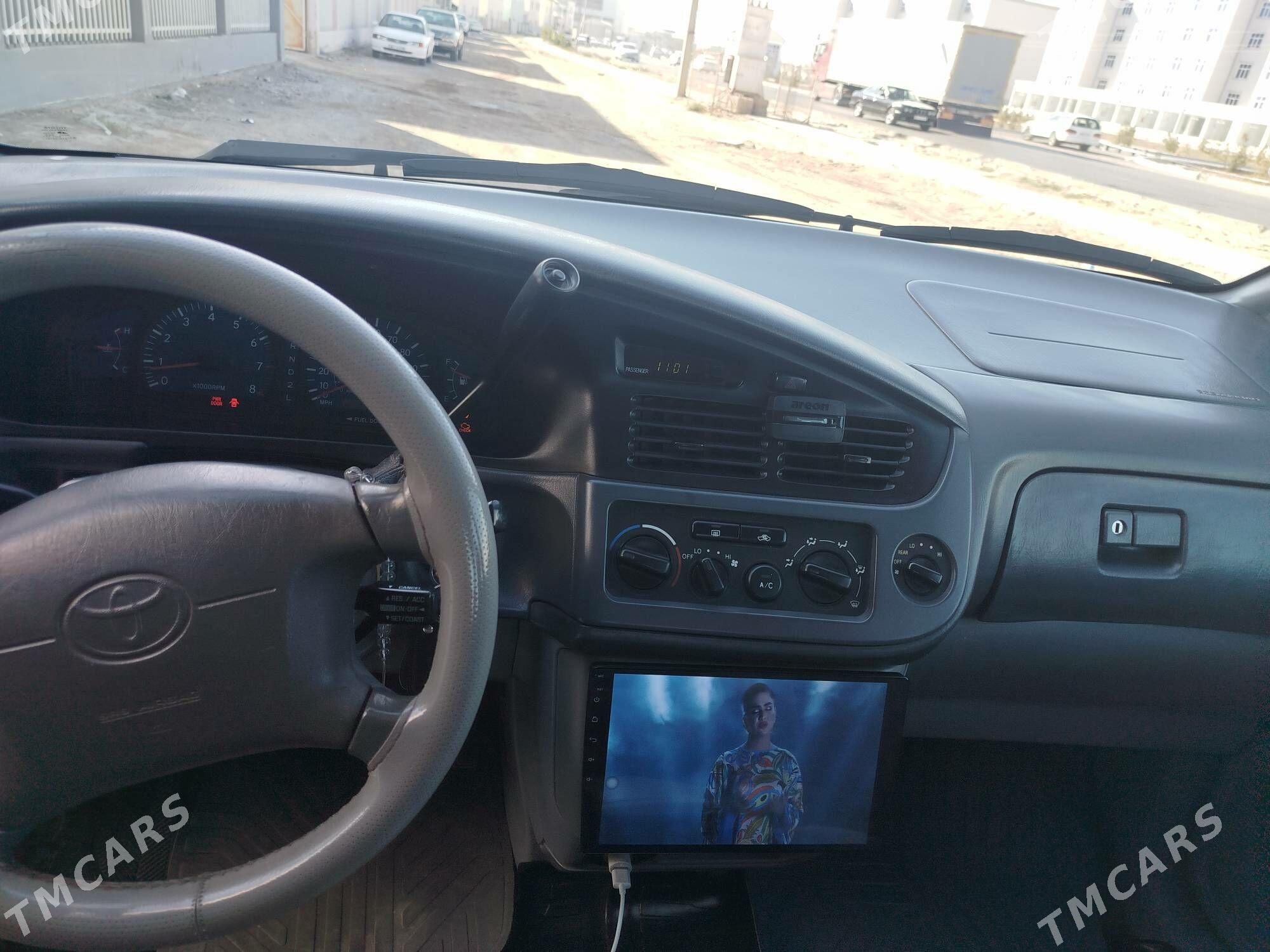 Toyota Sienna 2001 - 180 000 TMT - Мары - img 7