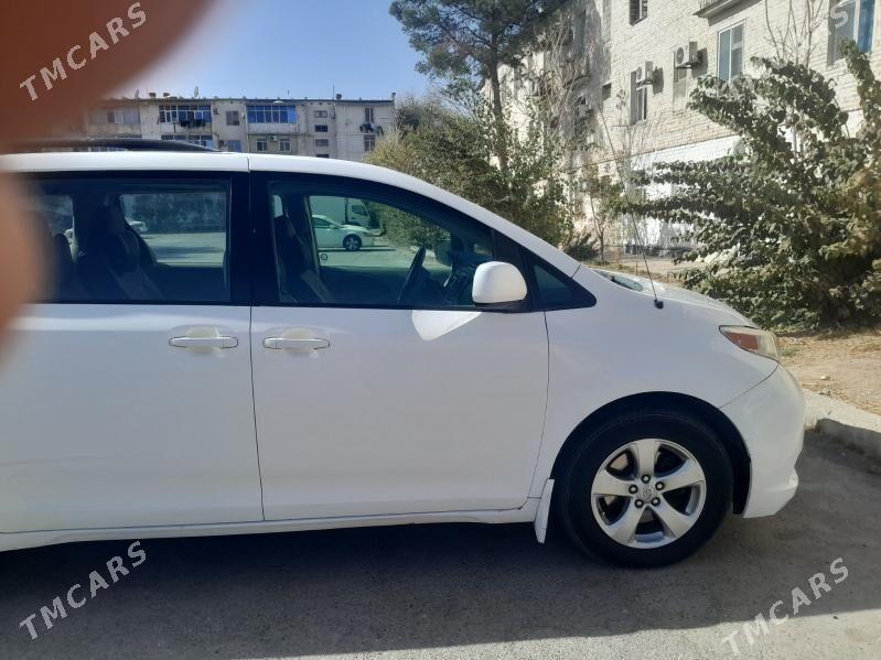 Toyota Sienna 2011 - 300 000 TMT - Ашхабад - img 8