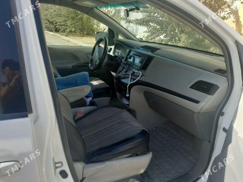 Toyota Sienna 2011 - 300 000 TMT - Ашхабад - img 5