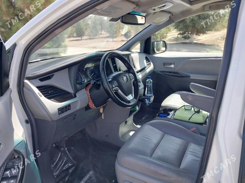 Toyota Sienna 2018 - 375 000 TMT - 8 мкр - img 4