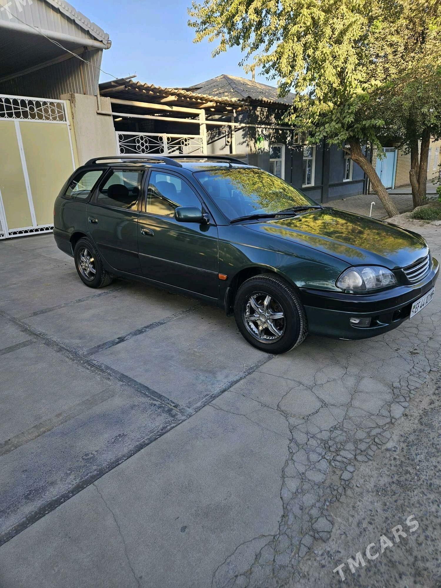 Toyota Avensis 1999 - 110 000 TMT - Байрамали - img 2