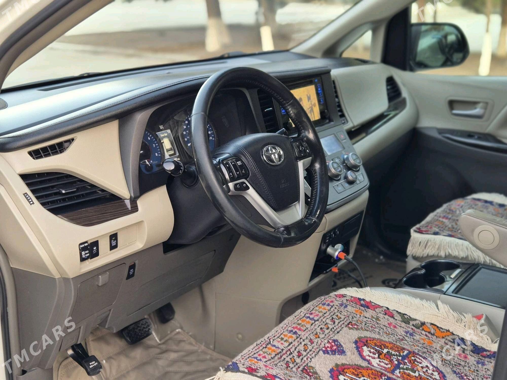 Toyota Sienna 2016 - 390 000 TMT - Aşgabat - img 8