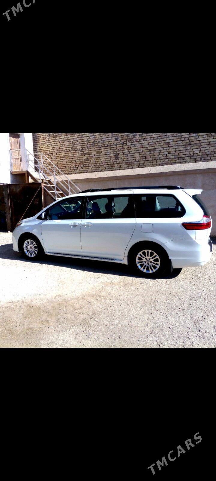 Toyota Sienna 2019 - 450 000 TMT - Köneürgenç - img 4