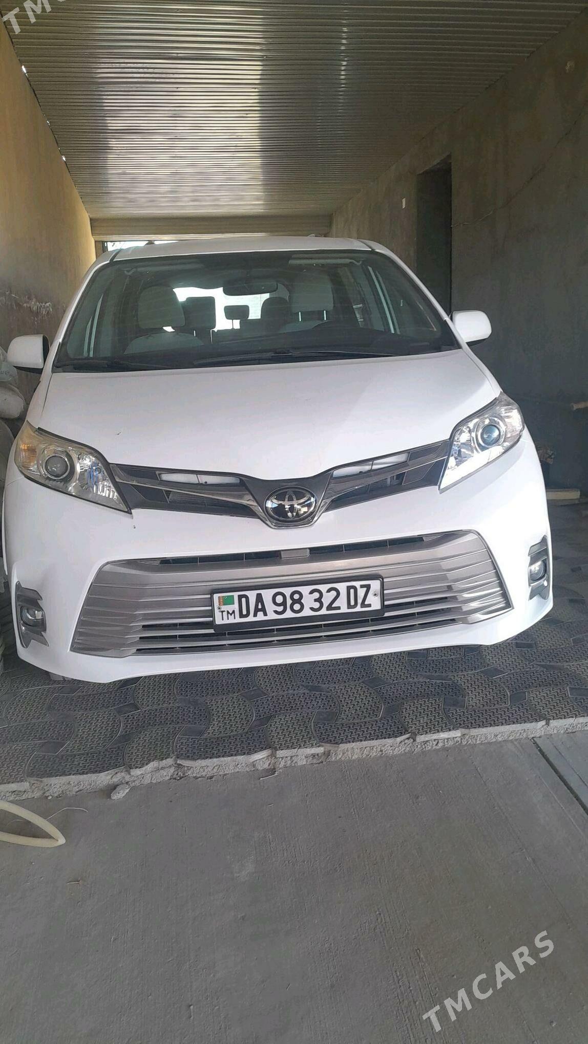 Toyota Sienna 2020 - 410 000 TMT - Şabat etr. - img 4