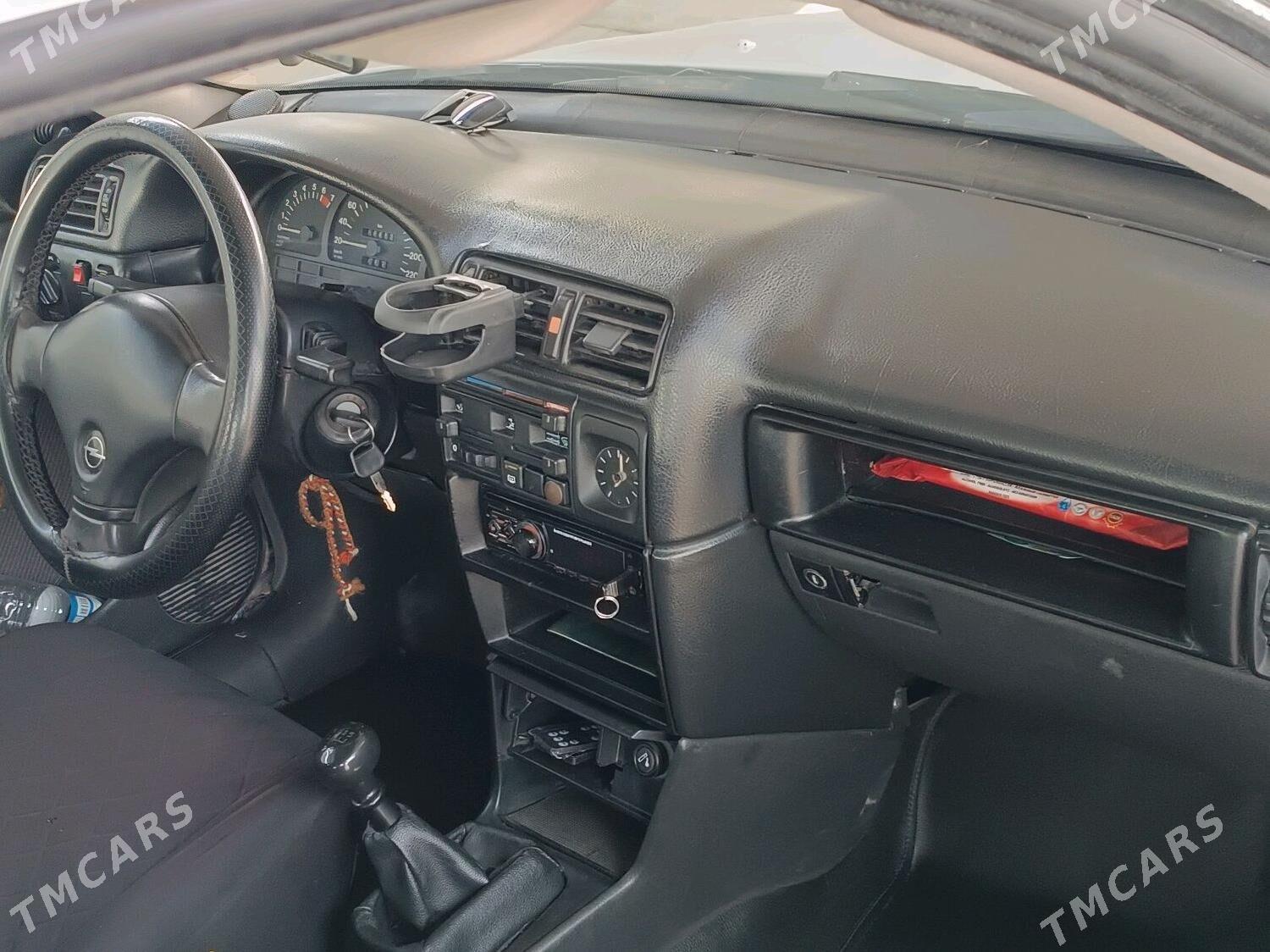 Opel Vectra 1995 - 35 000 TMT - Kim raýon - img 3