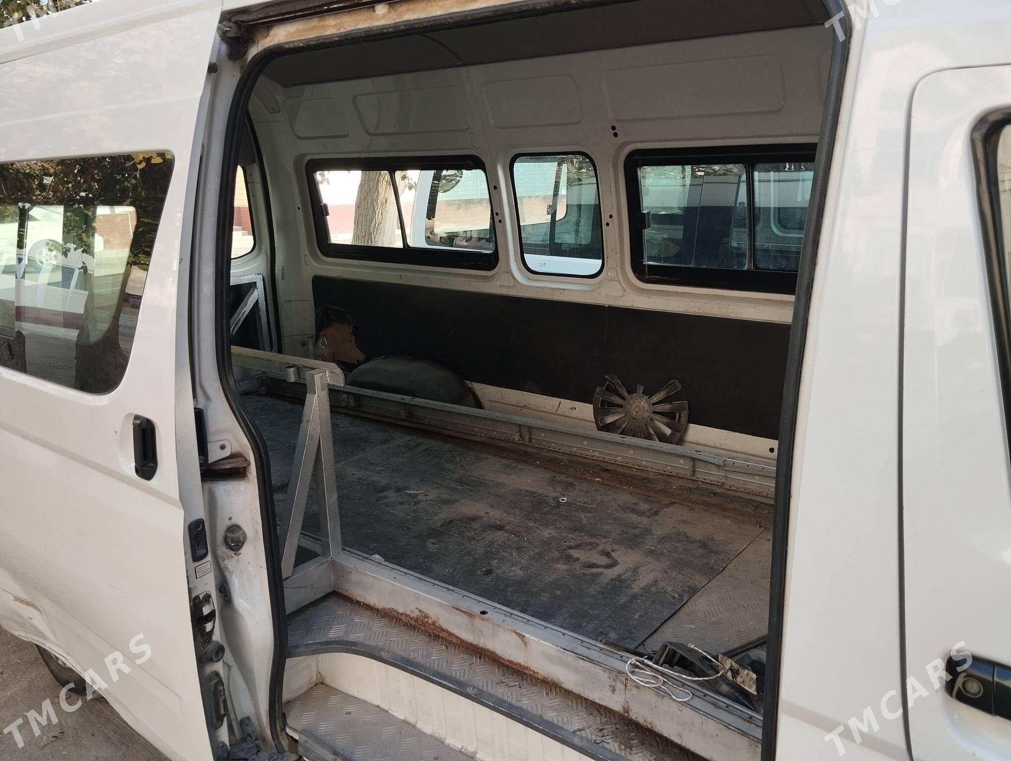 Toyota Hiace 2015 - 135 000 TMT - Aşgabat - img 6