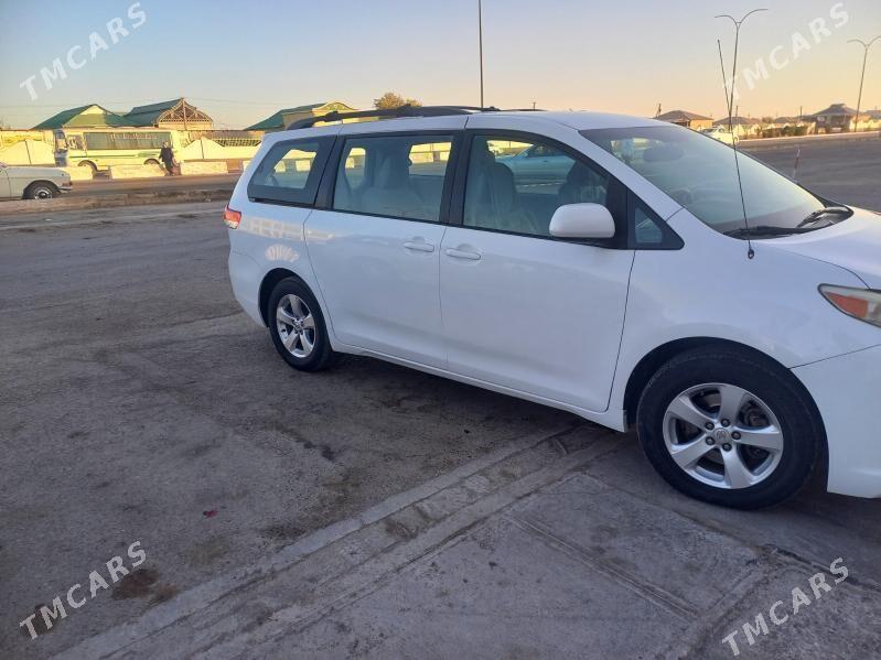 Toyota Sienna 2013 - 295 000 TMT - Теджен - img 4