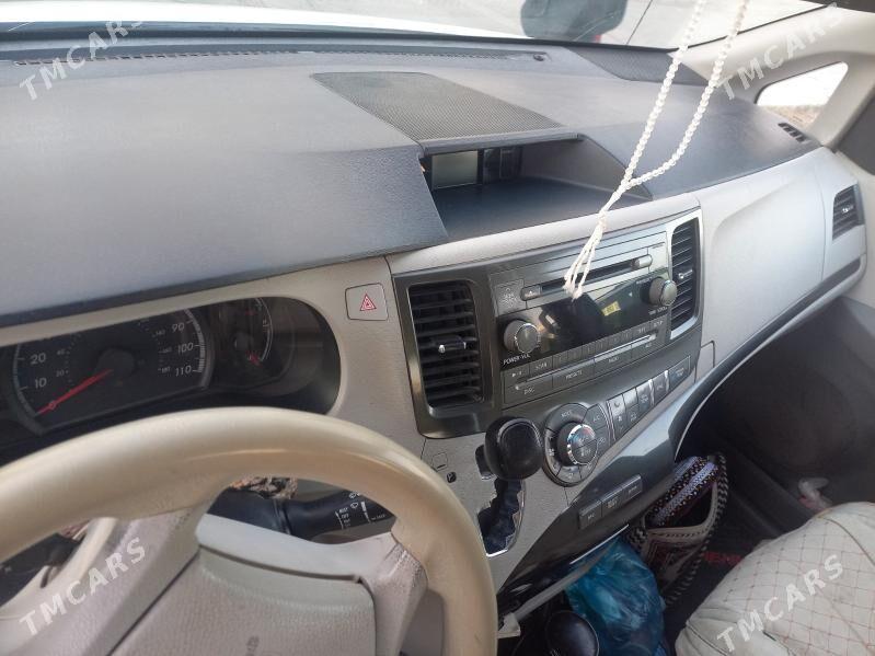 Toyota Sienna 2013 - 295 000 TMT - Теджен - img 2