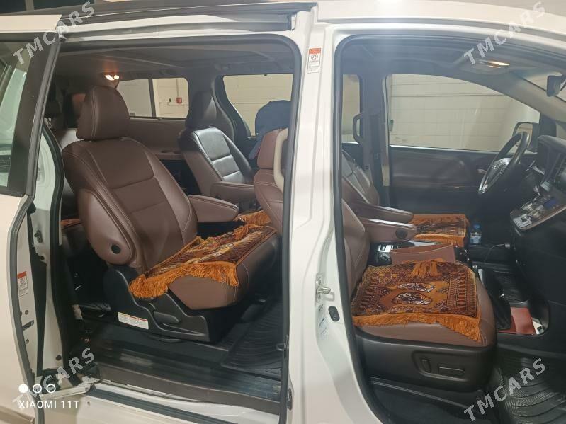 Toyota Sienna 2019 - 670 000 TMT - Ашхабад - img 4