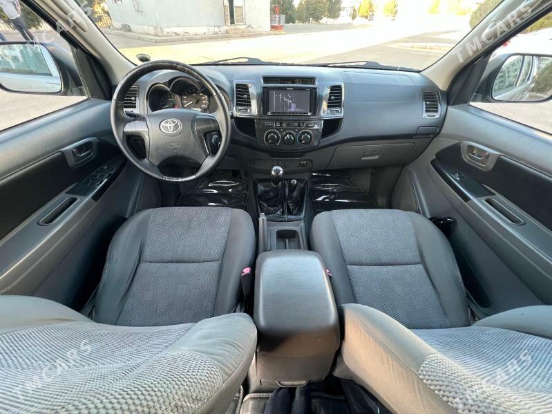 Toyota Hilux 2014 - 400 000 TMT - Мары - img 9