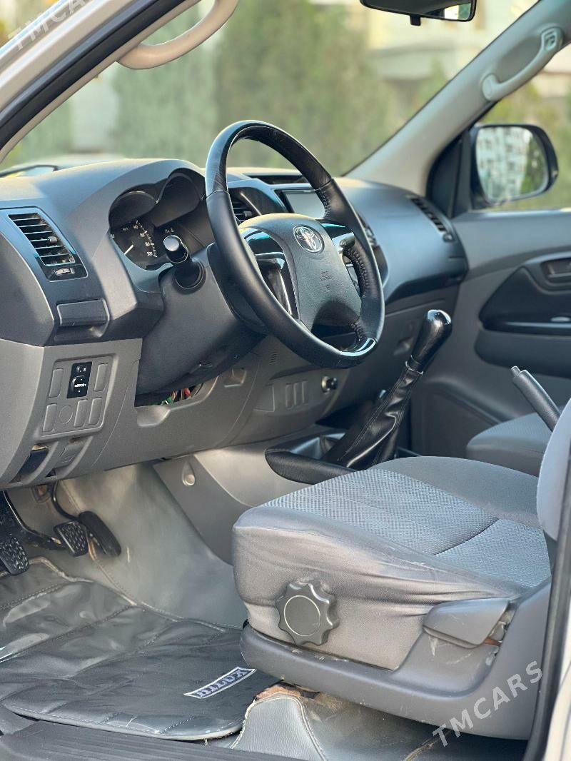 Toyota Hilux 2014 - 400 000 TMT - Мары - img 8