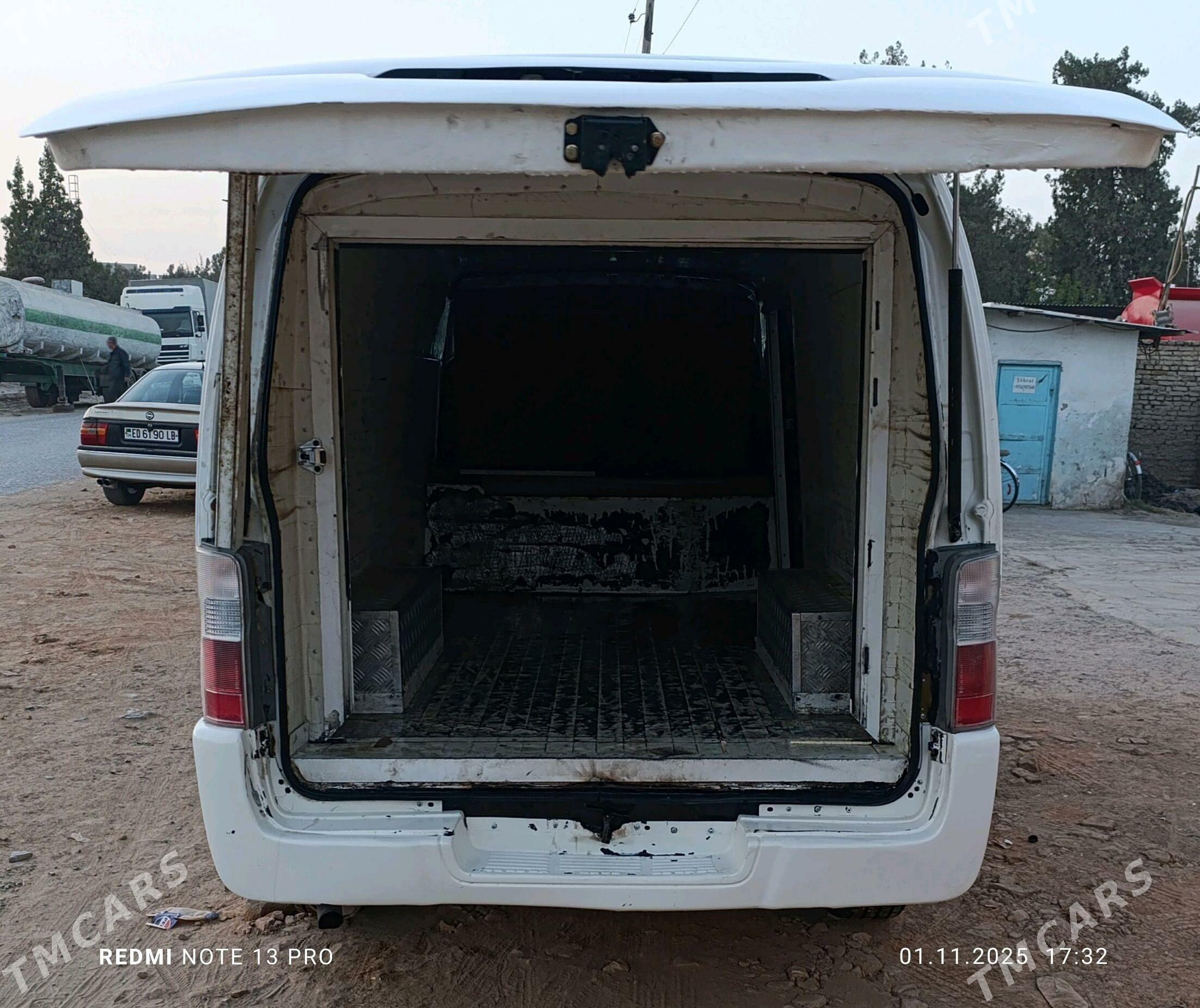 Toyota Hiace 2004 - 100 000 TMT - Керки - img 2