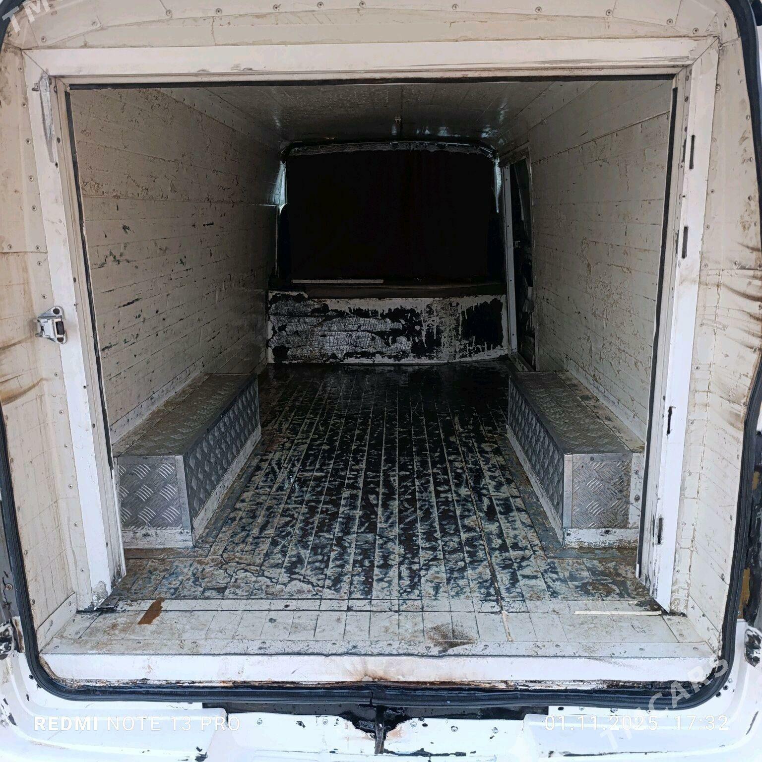 Toyota Hiace 2004 - 100 000 TMT - Керки - img 10