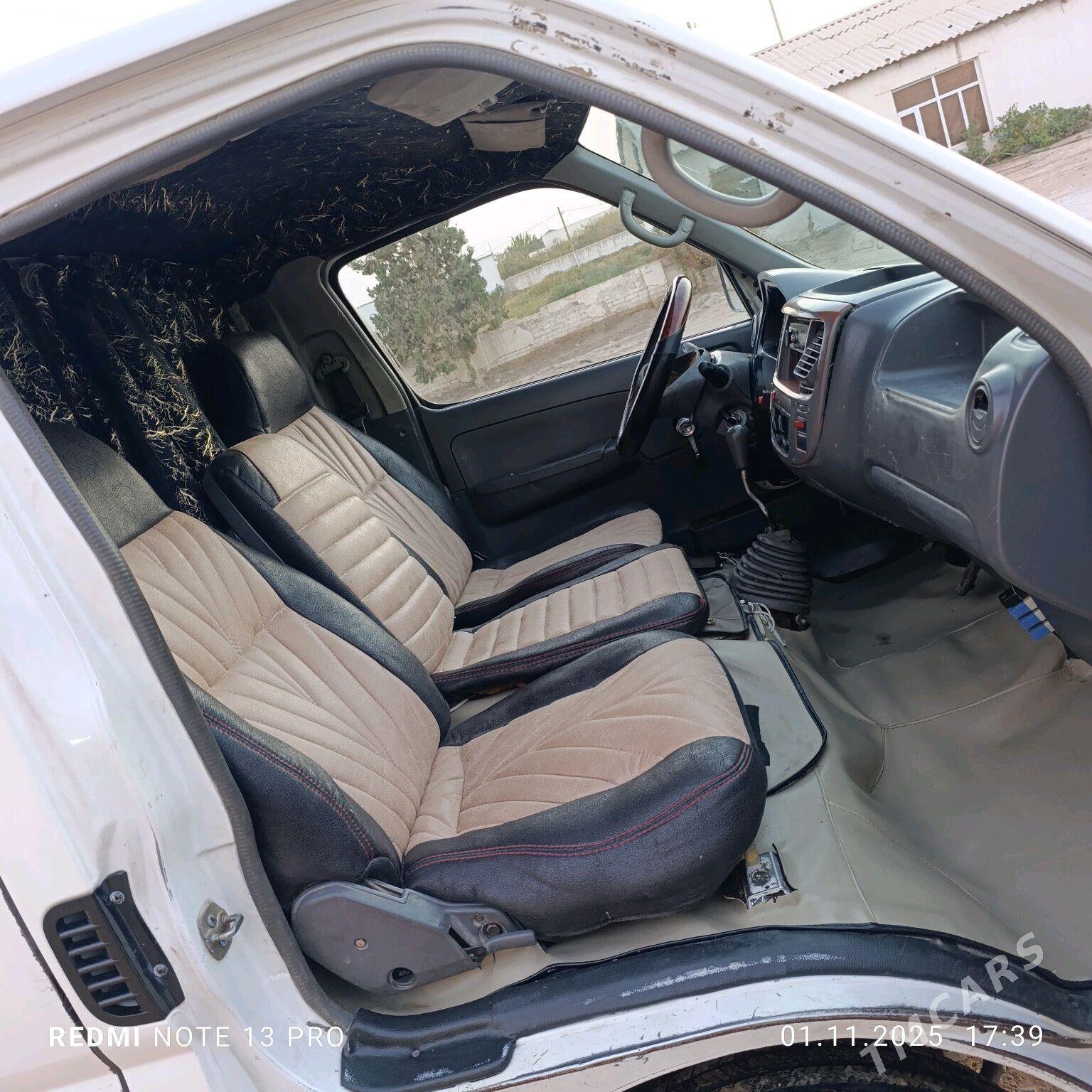 Toyota Hiace 2004 - 100 000 TMT - Керки - img 7