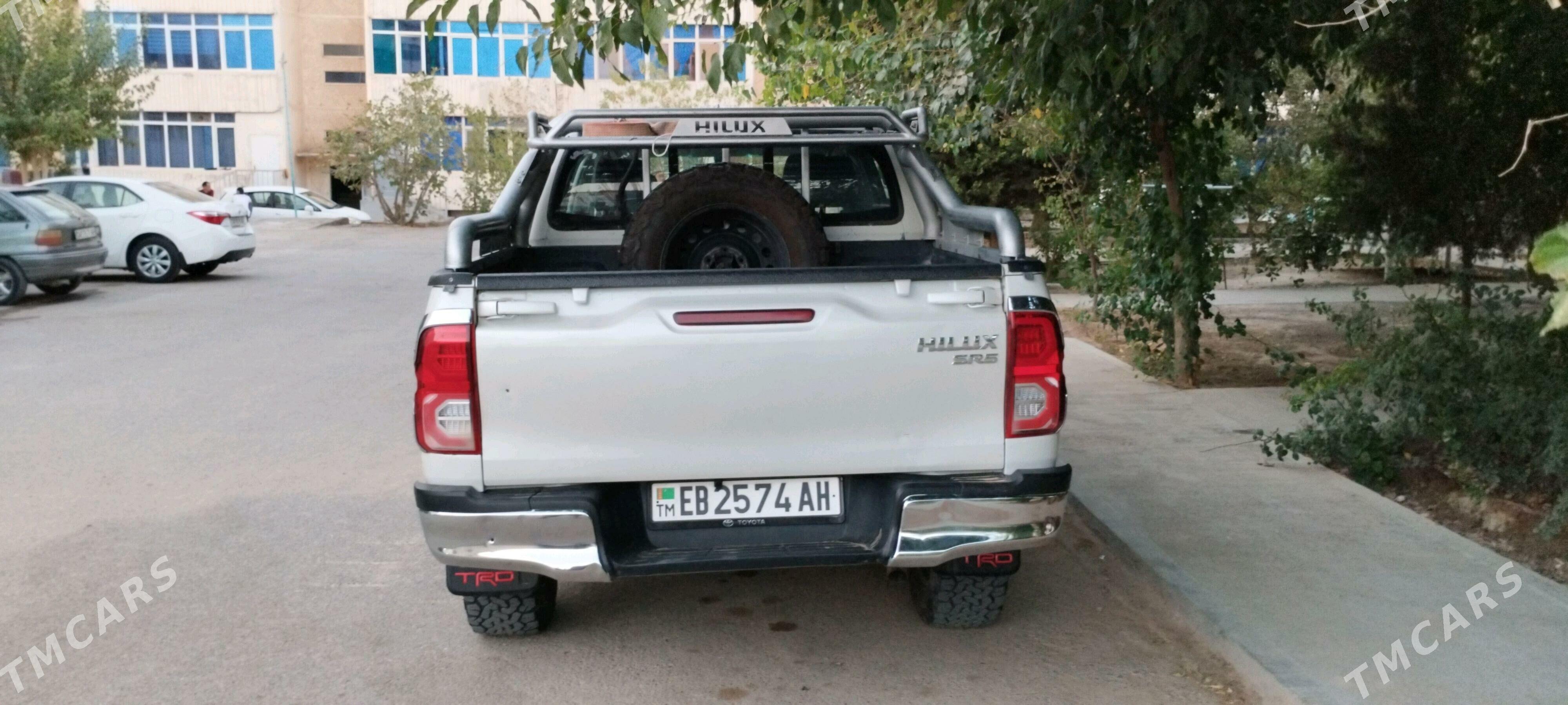 Toyota Hilux 2016 - 410 000 TMT - Ашхабад - img 3