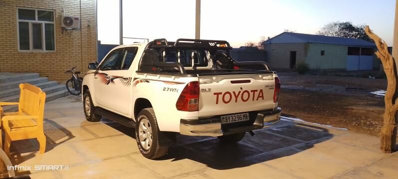 Toyota Hilux 2017 - 470 000 TMT - Мары - img 5
