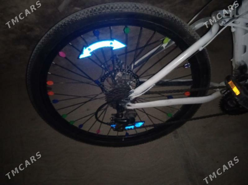 Mercedes Benz - Чарджоу - img 3