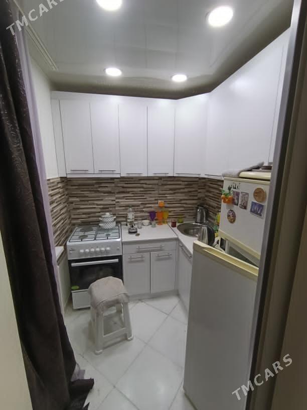 6 мкр 2 комнатная 3/3 этаж - Ашхабад - img 1