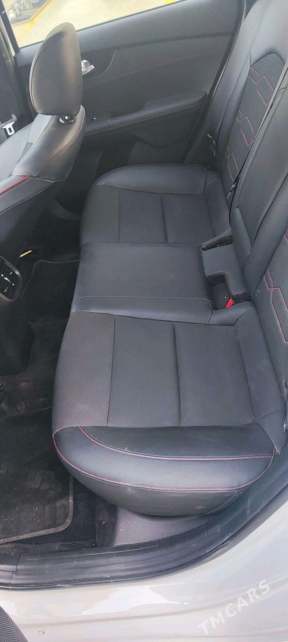 Kia Forte 2021 - 230 000 TMT - Mary - img 10