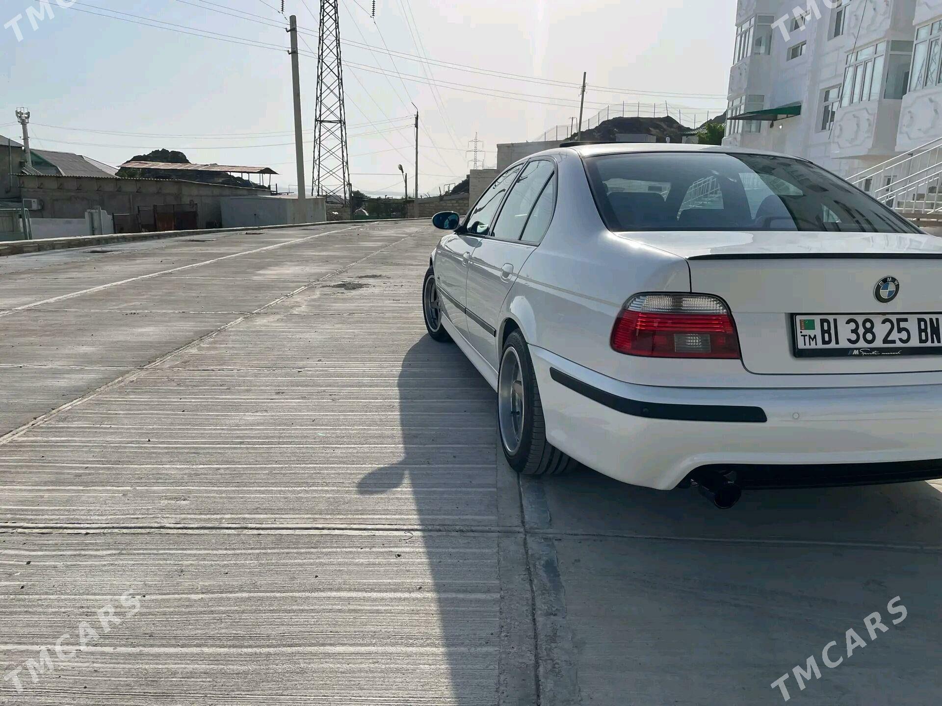 BMW E39 2002 - 130 000 TMT - Türkmenbaşy - img 7