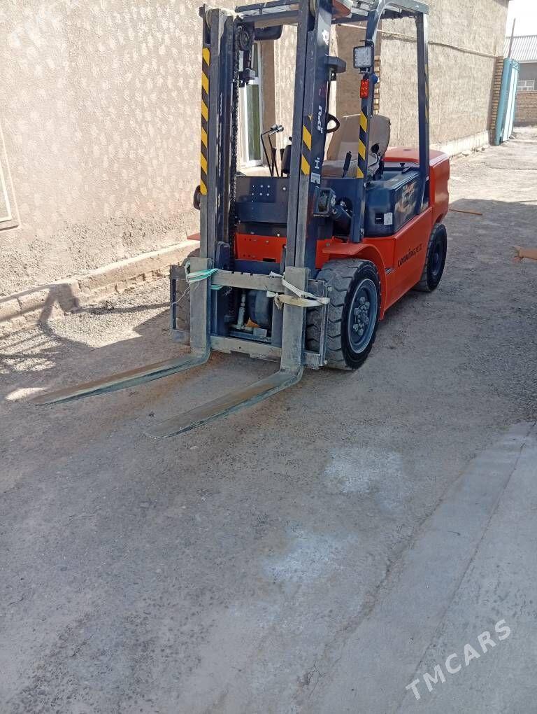 Kara Forklift 2023 - 160 000 TMT - Серахс - img 1